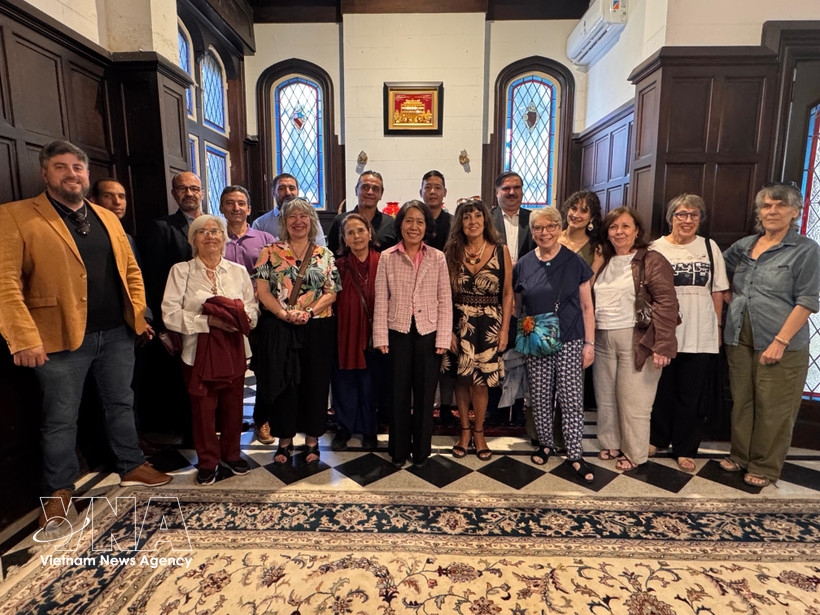 Embassy promoting information about Vietnam in Argentina